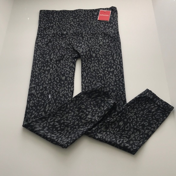 SPANX Pants - NEW SPANX Active Blue/Gray Leopard Capris S: S